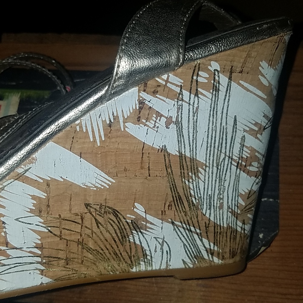 Shoes - Picture 4 of 4